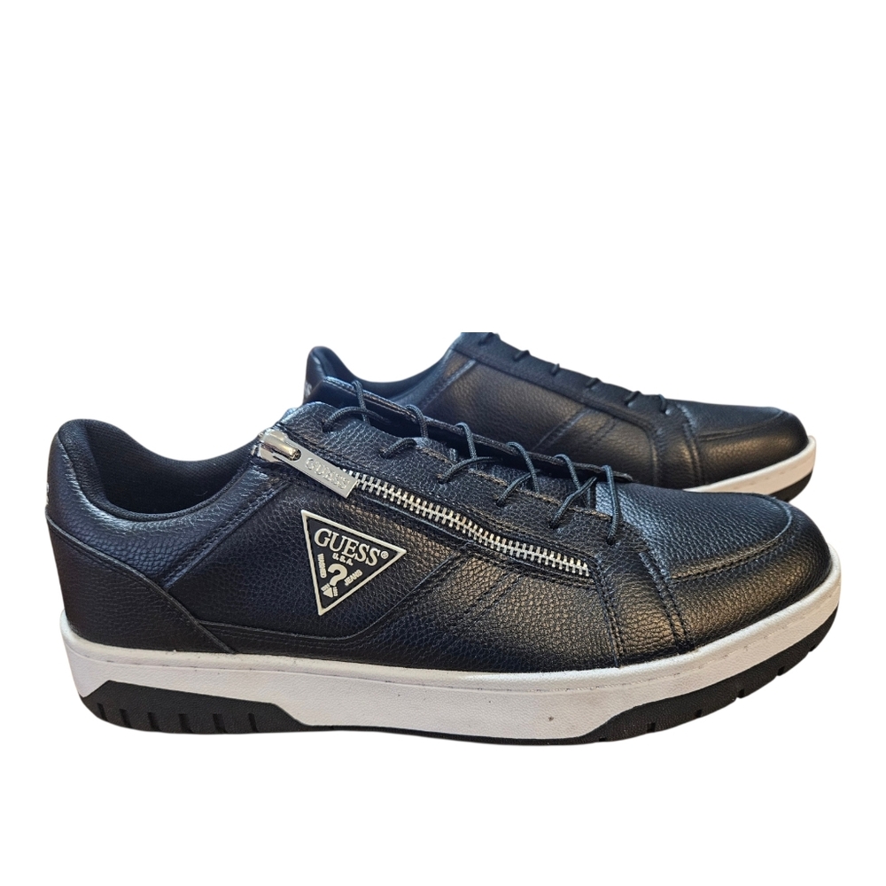 GUESS men's Nuvio GUESS triangle logo and zipper hardware. Size 10.5